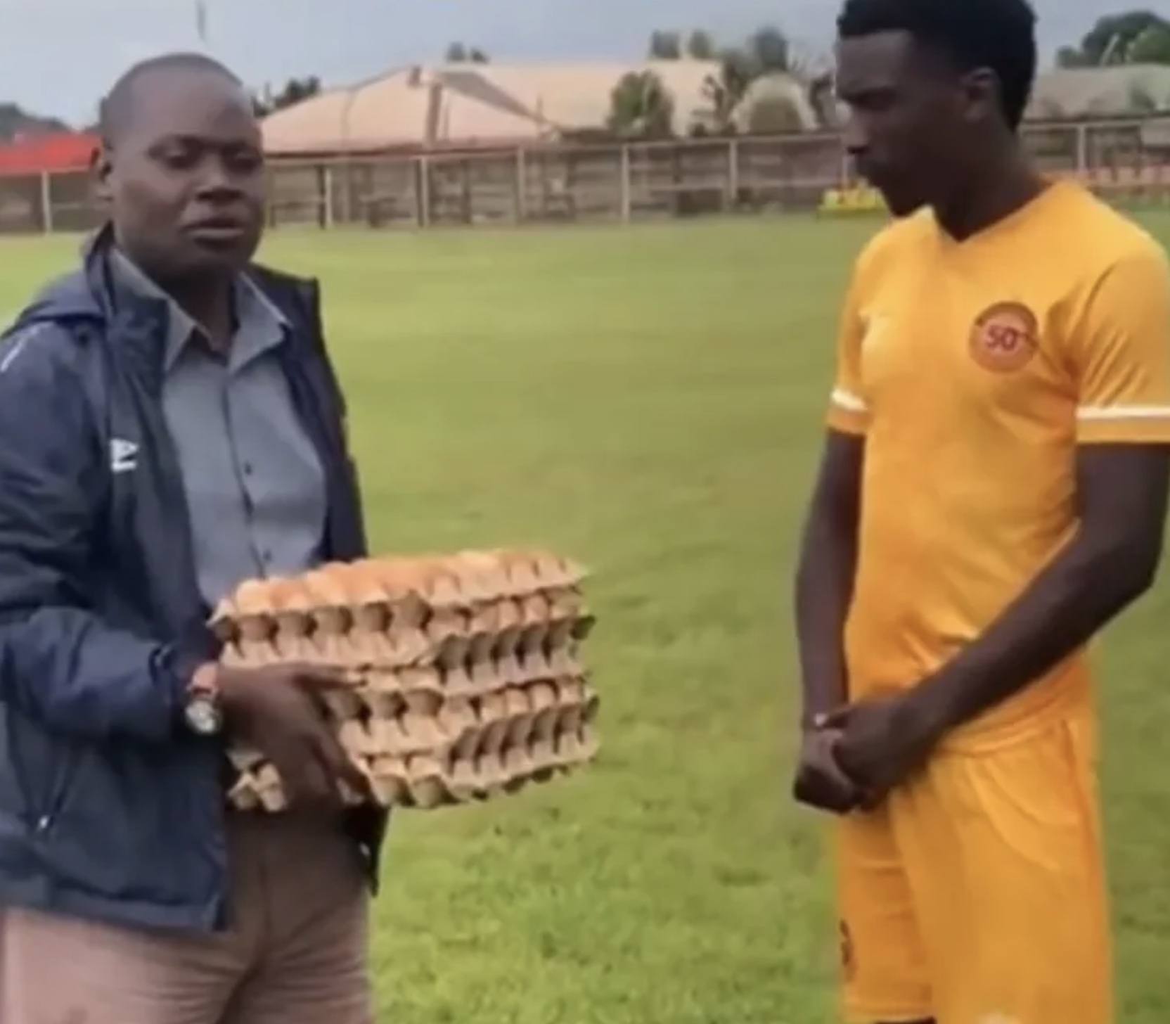 荣获当场最佳球员，奖品是四盒鸡蛋